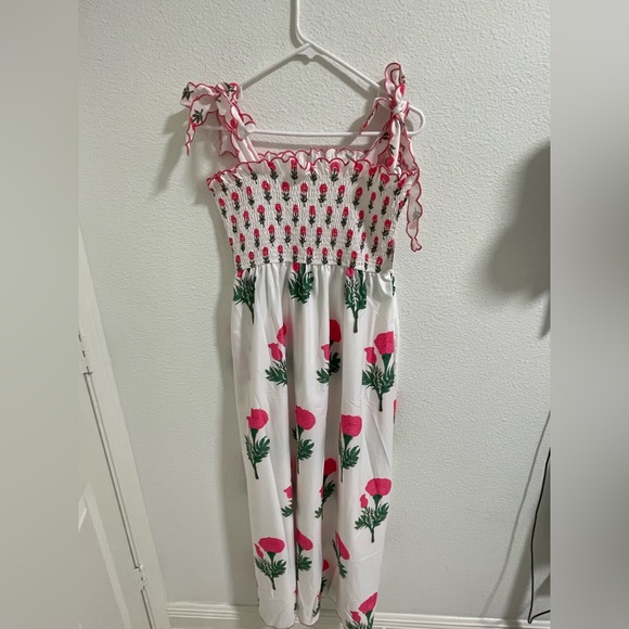 Dresses & Skirts - Amazon floral dress with scalloped shoulder ties